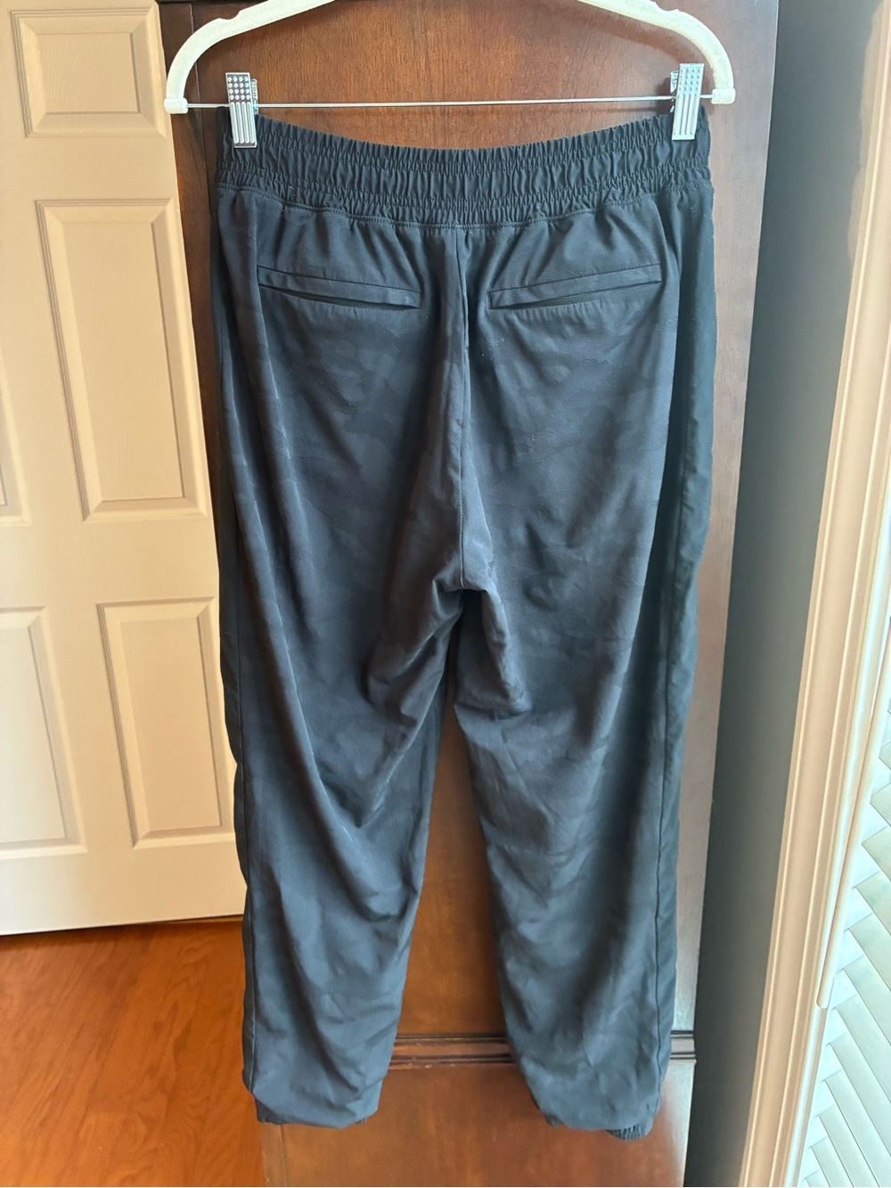 Athleta Brooklyn Textured Lined Jogger Black Camo Size 6 - Picture 6 of 9